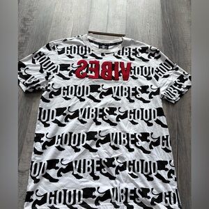 Switch Remarkable  Vibes T-shirt, size XL white black red